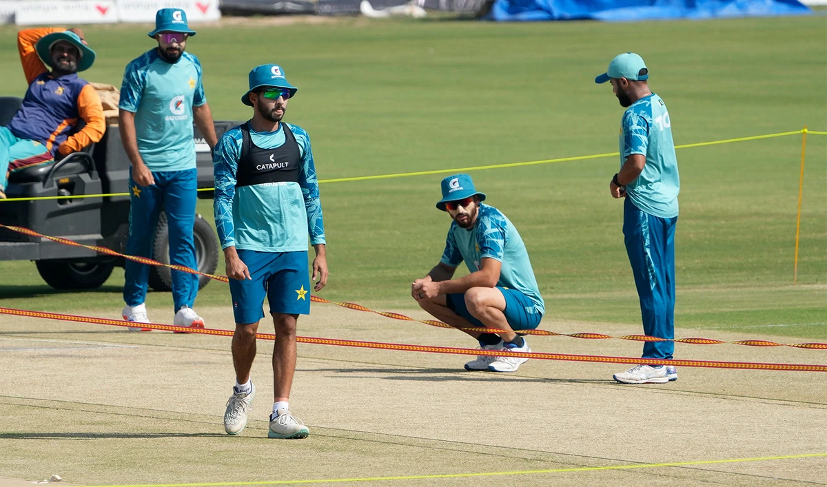 Pakistan's Saud Shakeel, right, with teammates examine pitch preparing for second test cricket match against England after a practice session, in Multan, Pakistan, on October 14, 2024. (AP)