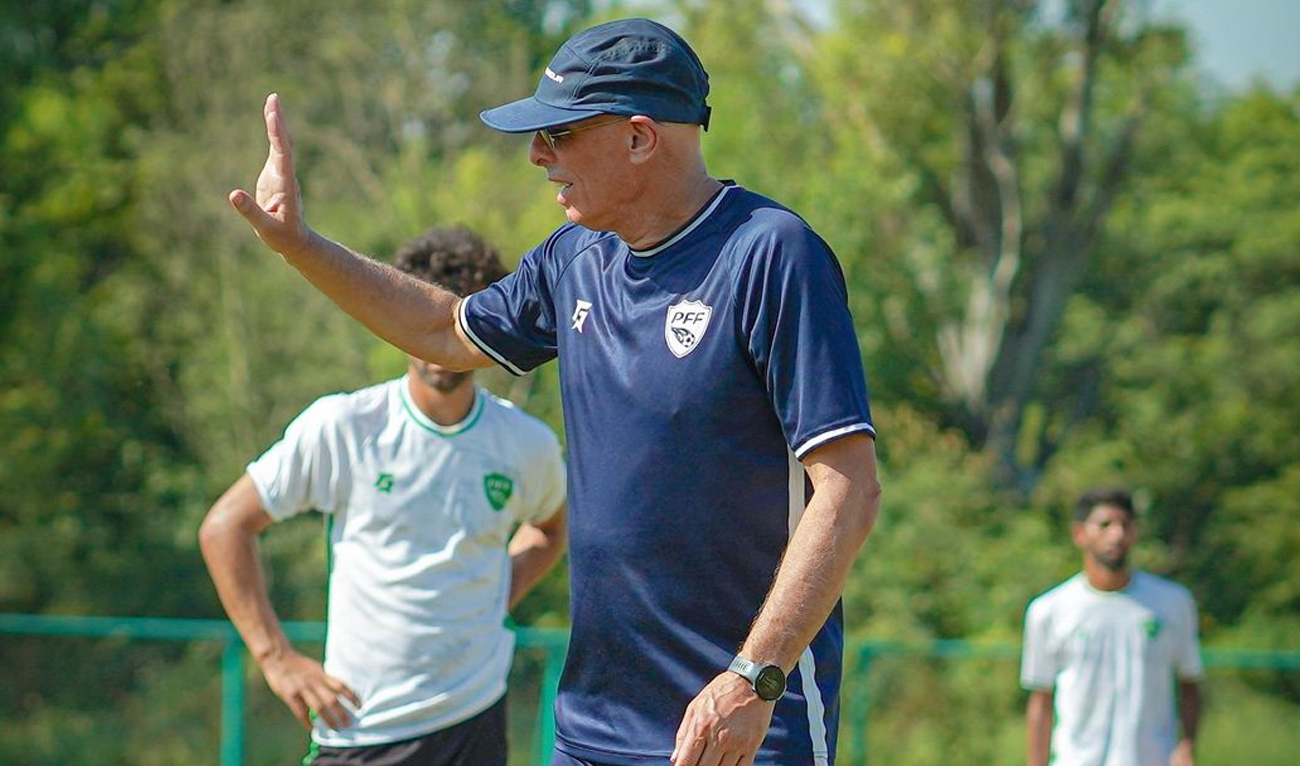 This handout photograph, released by Pakistan Football Federation on November 1, 2024, shows a seasoned football coach Stephen Constantine during a practice session of Pakistan’s national football team in Islamabad. (PFF)