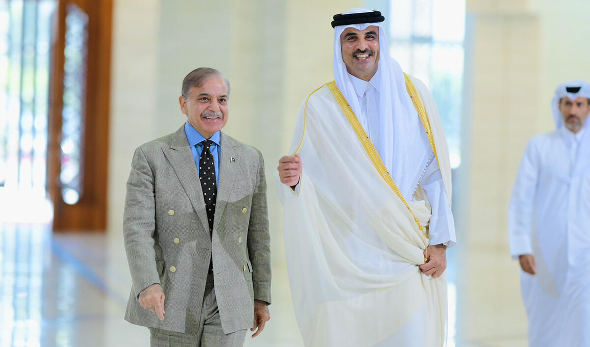 Pakistan Prime Minister Shehbaz Sharif meets Amir of Qatar Sheikh Tamim bin Hamad Al Thani in Doha on October 31, 2024. (PMO/File)