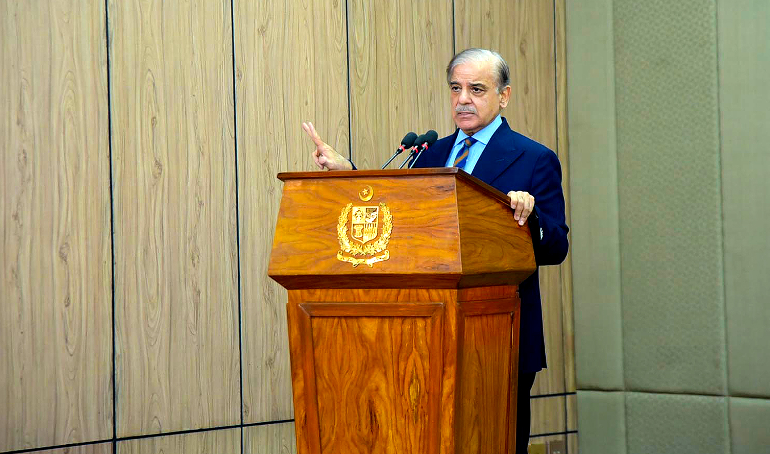 Pakistan Prime Minister Shehbaz Sharif addresses a ceremony to celebrate the birthday of the national poet Alama Iqbal in Islamabad, Pakistan, on Novembeer 8, 2024. (PID)