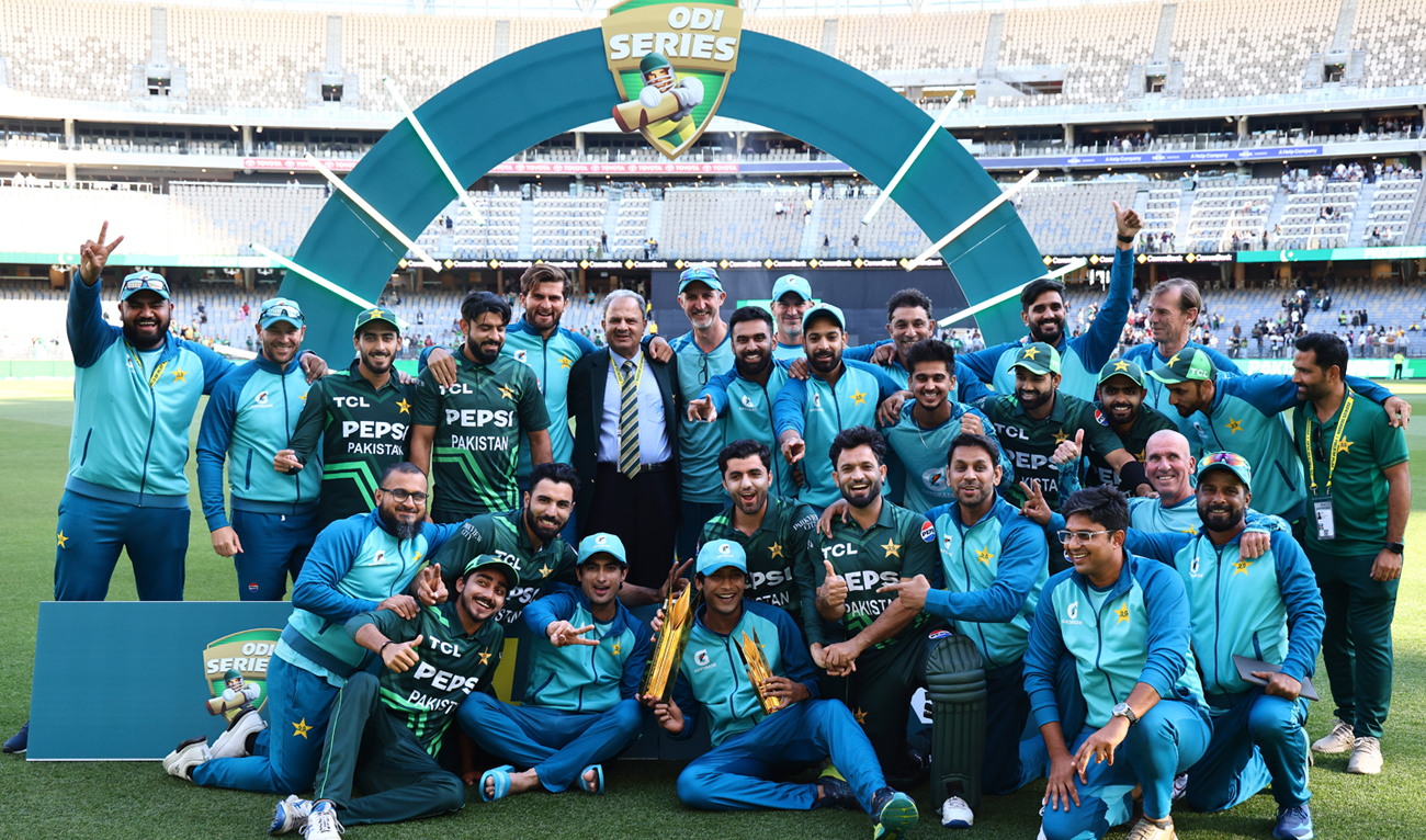 The Pakistan team pose with their trophy after winning their one day international cricket match and series over Australia in Perth on November 10, 2024. (AP)