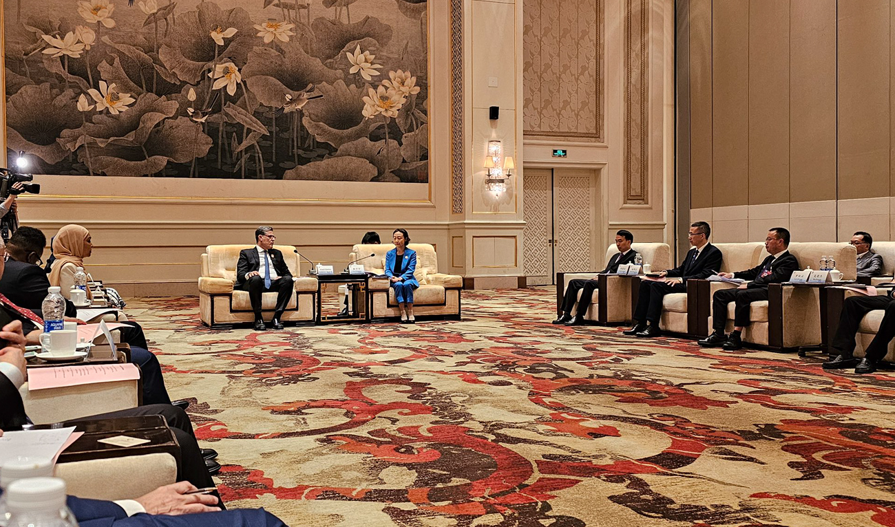 Pakistan’s ambassador to China Khalil Hashmi speaks during a meeting with Guo Ningning, Party Secretary of Fuzhou, in Beijing on November 15, 2024. (Photo courtesy: X/@PakinChina_)