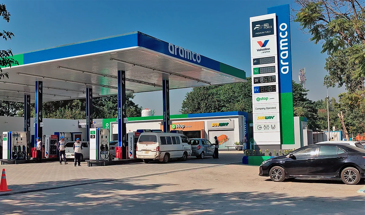 Motorists fill up at an Aramco-branded retail petrol station in Islamabad, Pakistan, on November 4, 2024. (AN photo)