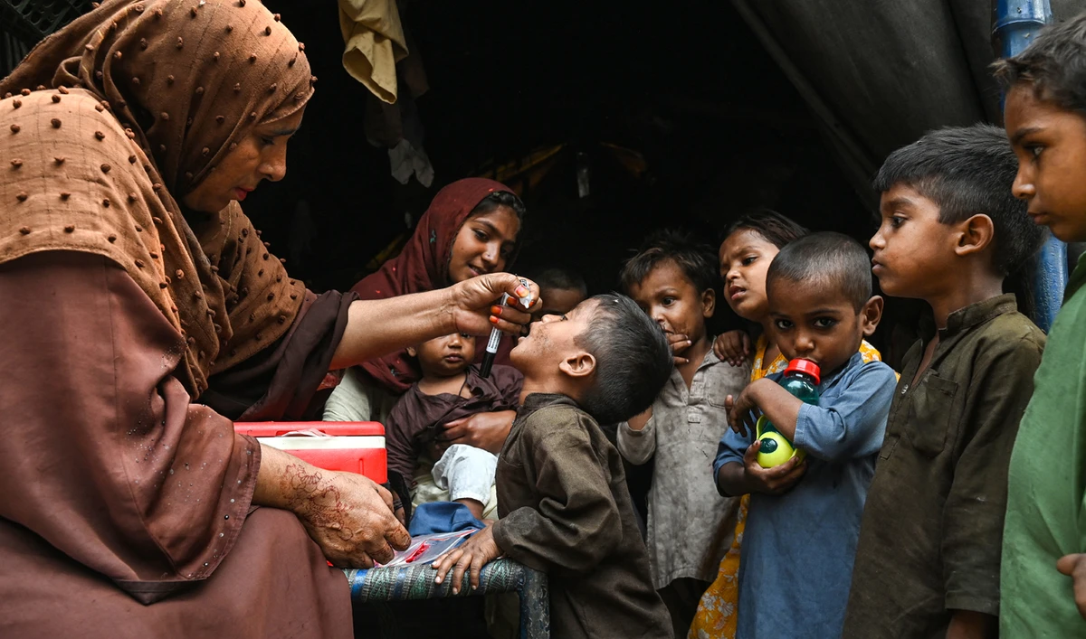 Health workers administer polio drops to children during a door-to-door vaccination campaign in Lahore on October 28, 2024. (AFP)