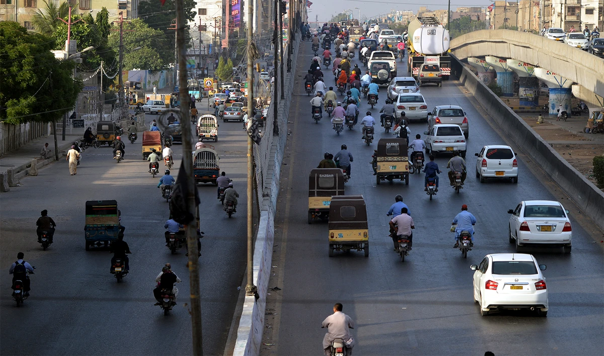 Commuters make their way along a street in Karachi, Pakistan, on May 12, 2020. (AFP/File)