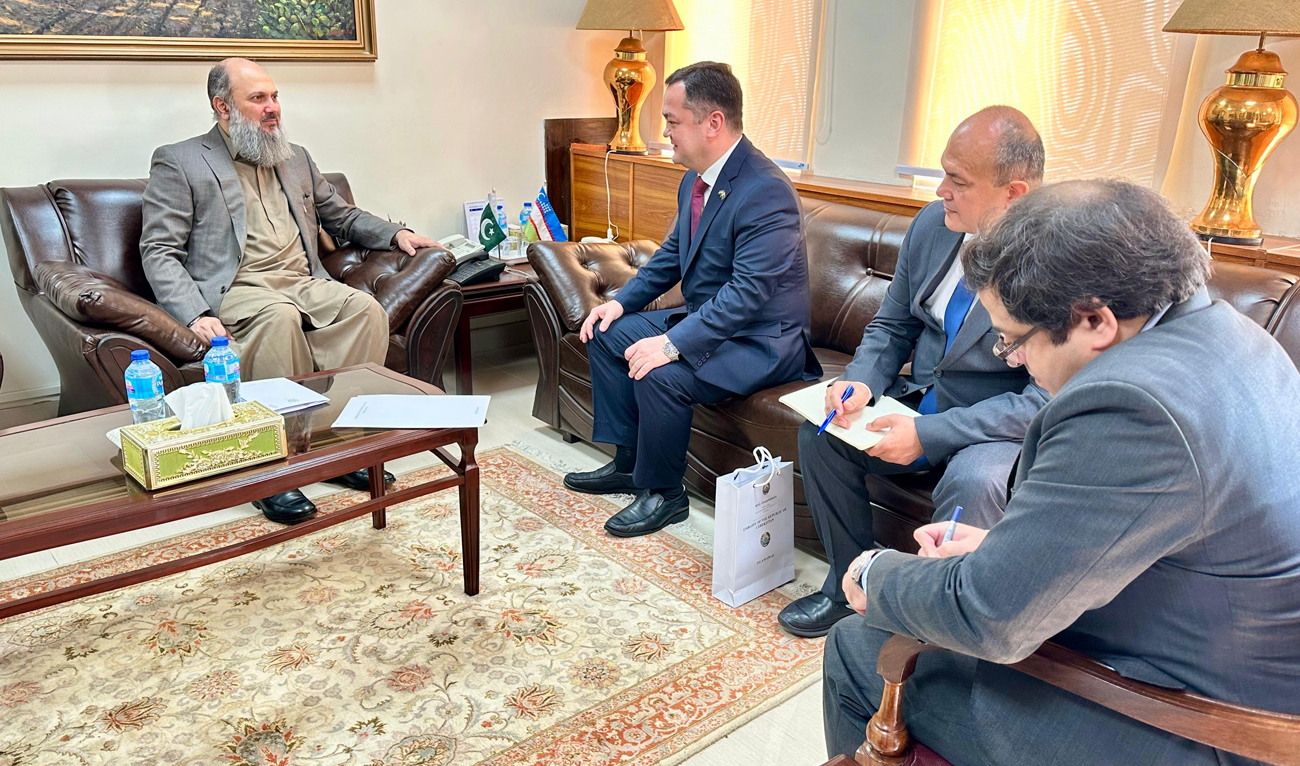Pakistan Commerce Minister Jam Kamal Khan meets the Ambassador of Uzbekistan to Pakistan, Alisher Tukhtayev, meets in Islamabad on December 2, 2024. (Photo courtesy: Commerce Ministry)