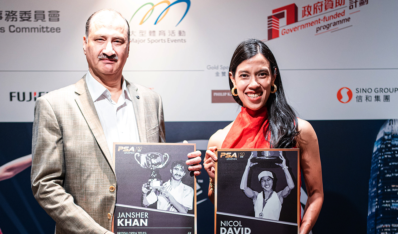 Pakistan’s Jansher Khan (L) and Malaysia’s Nicol David (R) pose for a picture in Hong Kong on December 1, 2024. (Photo courtesy: PSA)