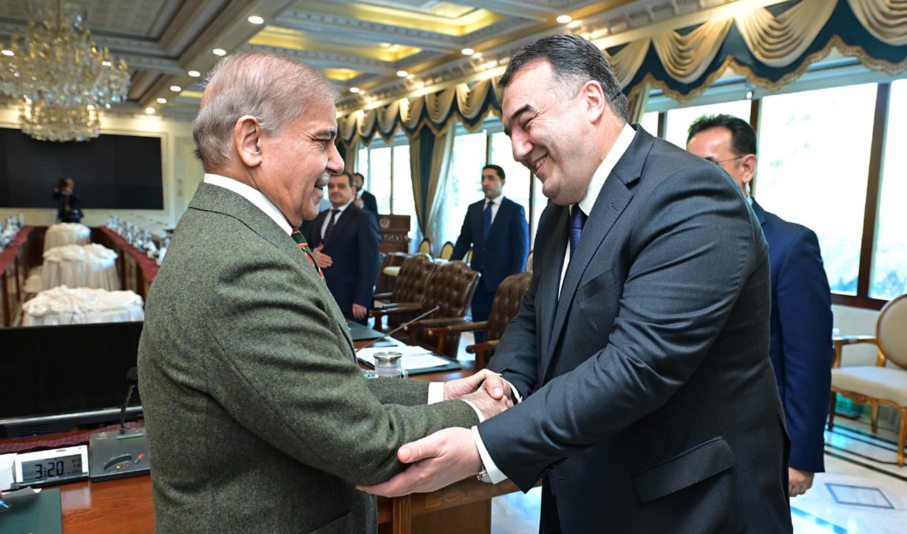 Pakistan’s Prime Minister, Shehbaz Sharif meets Tajikistan’s Minister for Energy and Water Resources, Juma Daler Shofaqir (right) in Islamabad on December 13, 2024. (PID)