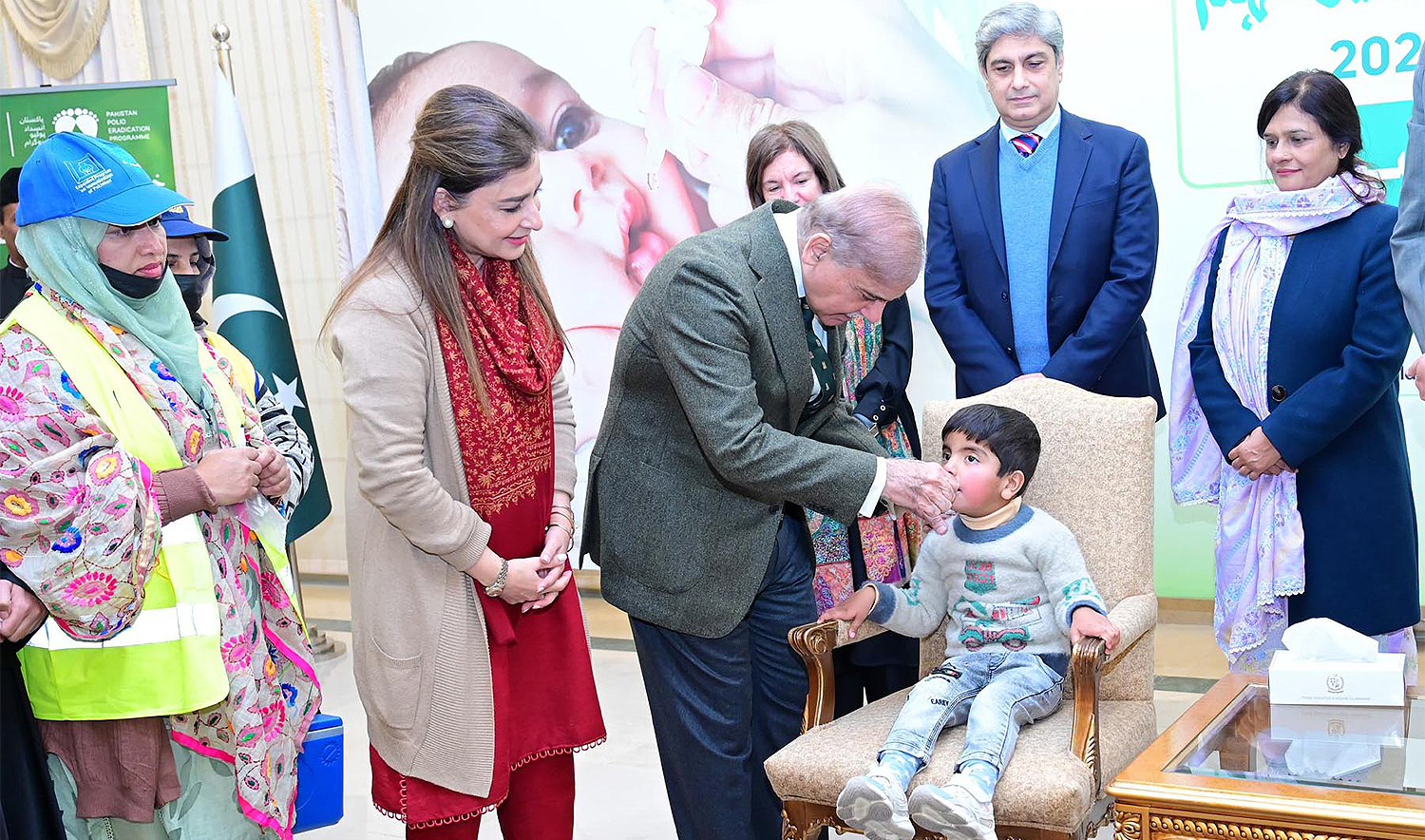 Pakistan Prime Minister Shehbaz Sharif is administrating polio drop to a child in Islamabad, Pakistan, on December 15, 2024. (PID)