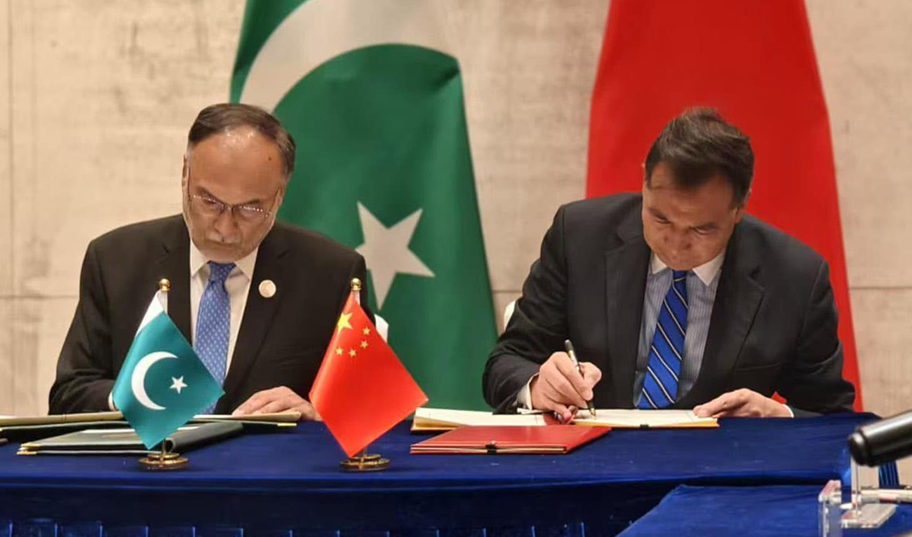 Pakistan’s planning minister Ahsan Iqbal and director of the China International Development Cooperation Agency (CIDCA), Luo Zhaohui (right), sign a climate cooperation agreement to implement an information and early warning system in Pakistan, in Kunming, China, on December 17, 2024. (Photo Courtesy: Ministry of Planning, Development and Special Initiatives, Pakistan)