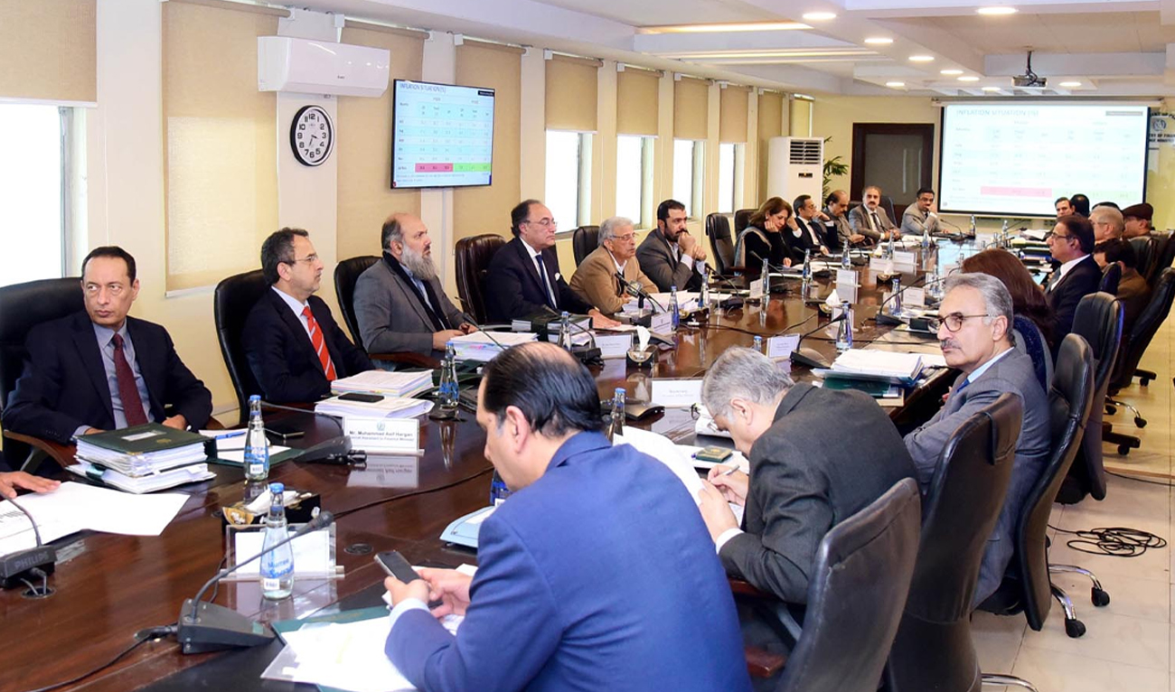 Federal Minister for Finance and Revenue, Muhammad Aurangzeb (fourth left), chairs the meeting of the Economic Coordination Committee (ECC) at the Finance Division in Islamabad, Pakistan, on December 18, 2024. (PID)