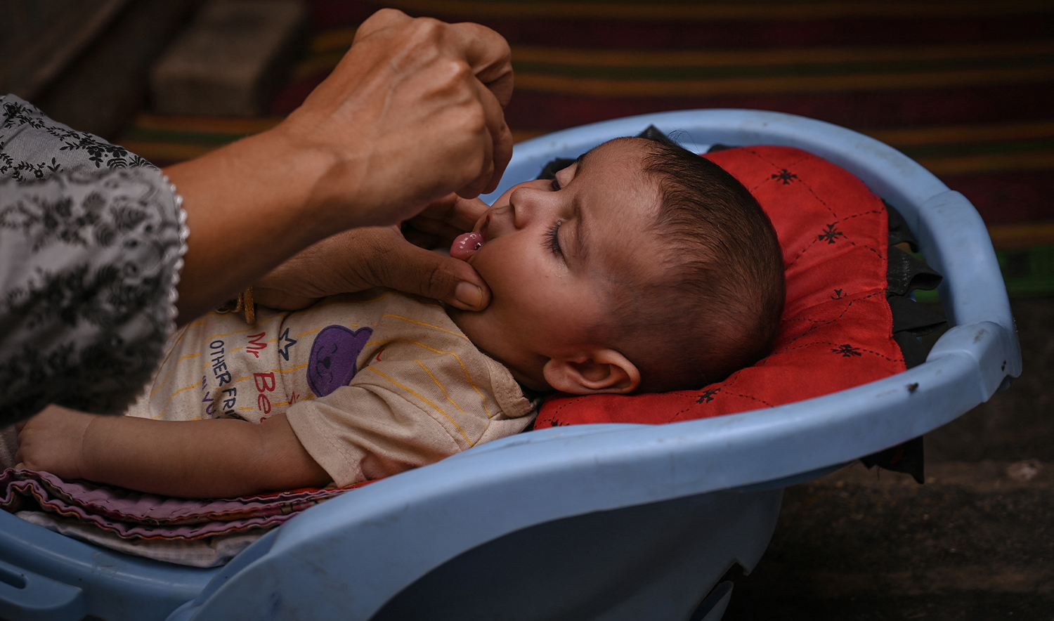 A health worker administers polio drops to a child during a door-to-door vaccination campaign in Karachi on October 28, 2024. (AFP/File)
