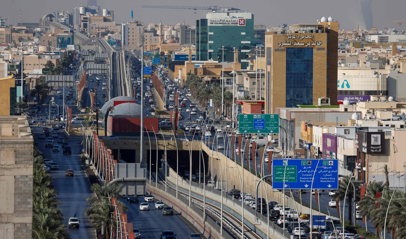 Motorists drive alongside the Riyadh Metro tracks on a road in Riyadh on December 3, 2024. (AFP/File)