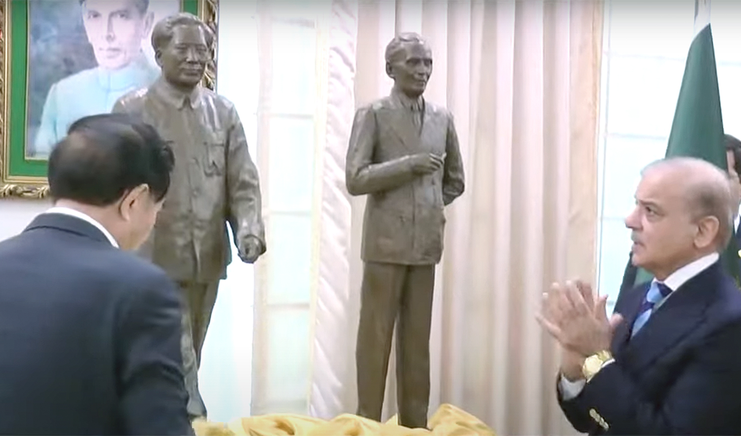 Pakistan Prime Minister Shehbaz Sharif (right) and a Chinese official unveil sculptures of Chairman Mao Zedong of China and Quaid-e-Azam Muhammad Ali Jinnah of Pakistan in Islamabad, Pakistan, on December 26, 2024. (Screengrab taken from PTV News)