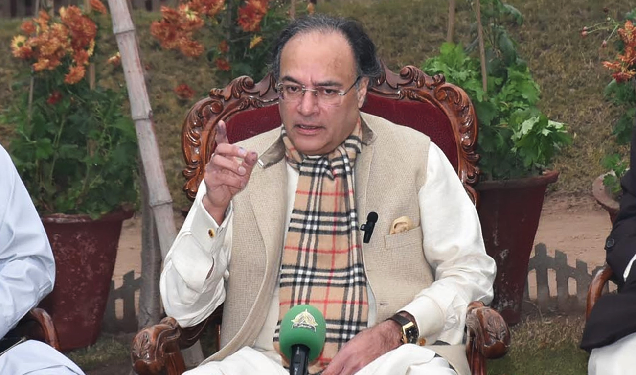 Pakistan’s finance minister, Muhammad Aurangzeb, speaks during a press conference in the district Toba Tek Singh of Punjab Province, on December 29, 2024. (PID)