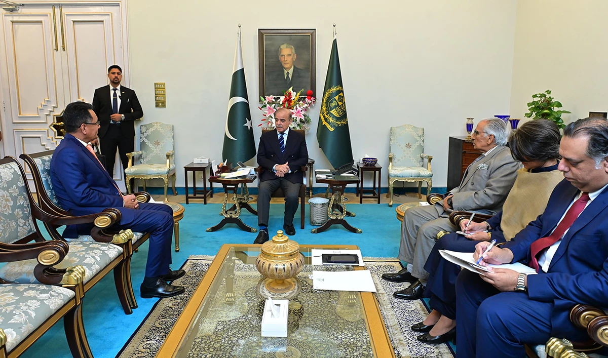 Outgoing High Commissioner of Bangladesh Muhammad Ruhul Alam Siddique pays a farewell call on Pakistan Prime Minister Shehbaz Sharif in Islamabad on December 11, 2024. (Photo courtesy: PMO)