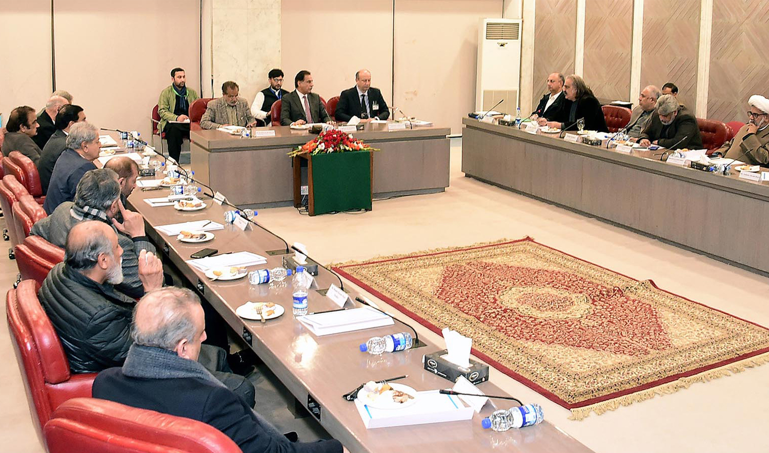 Speaker of the National Assembly of Pakistan, Sardar Ayaz Sadiq (center), chairs a meeting between government and opposition representatives in Islamabad, Pakistan, on January 2, 2025. (PID)