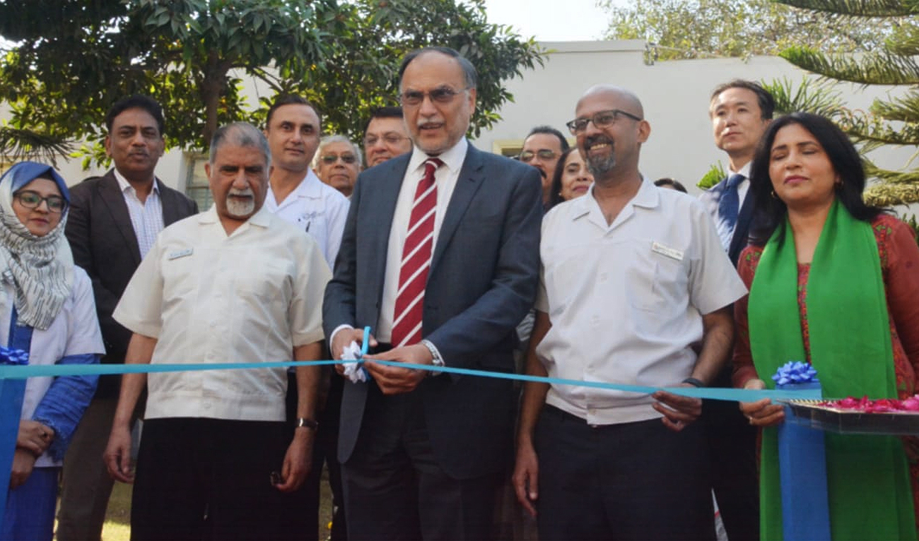 Pakistan’s federal minister for planning Ahsan Iqbal performs the ribbon-cutting ceremony for Pakistan’s first locally produced ventilators at Alsons Group in Karachi on January 6, 2025. (PID)