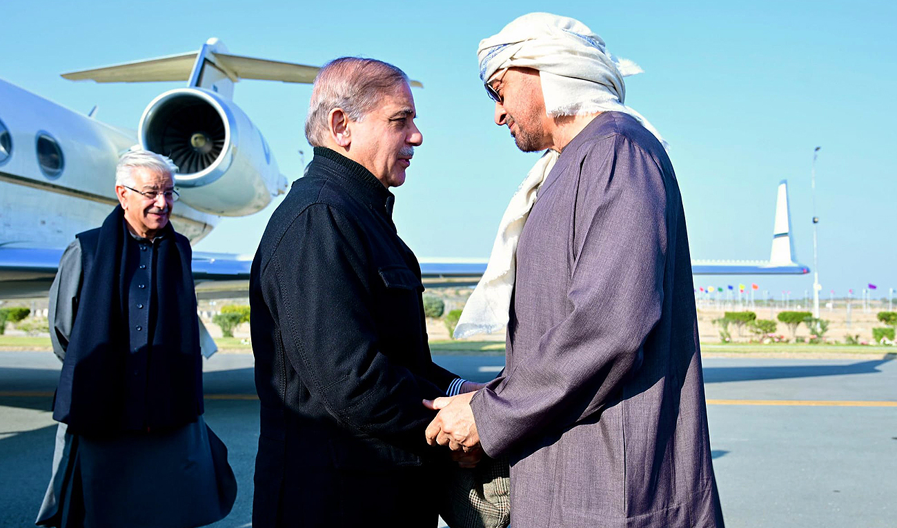 Pakistan Prime Minister Shehbaz Sharif meets the UAE President Sheikh Mohamed bin Zayed Al Nahyan in Rahim Yar Khan, Punjab province on January 5, 2025. (Photo courtesy: PMO)