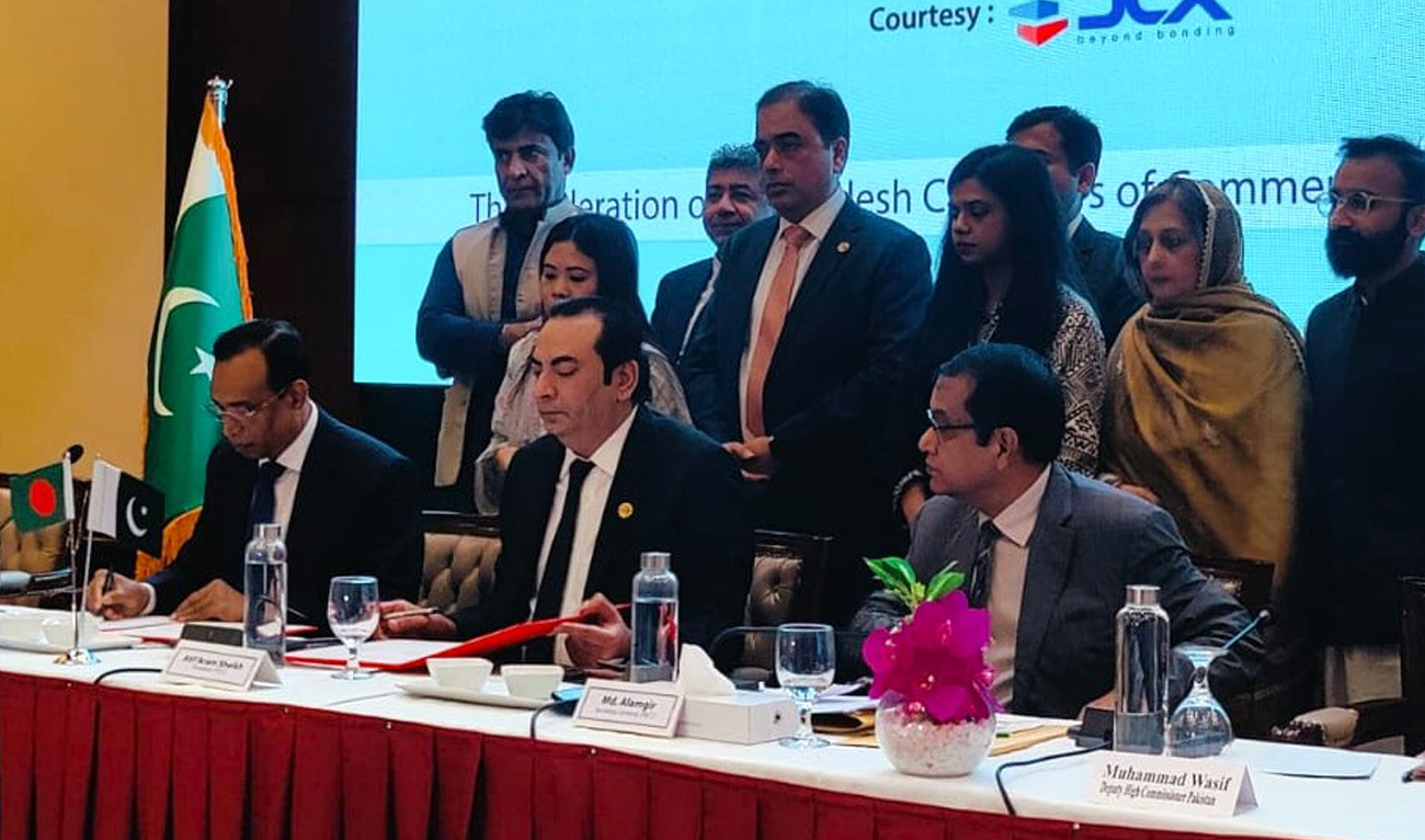 Officials of the Pakistan Federation of Chambers of Commerce and Industry and the Federation of Bangladesh Chambers of Commerce and Industry launch “Pakistan-Bangladesh Joint Business Council” in Dhaka on January 13, 2025. (Photo courtesy: Pakistan High Commission Bangladesh)