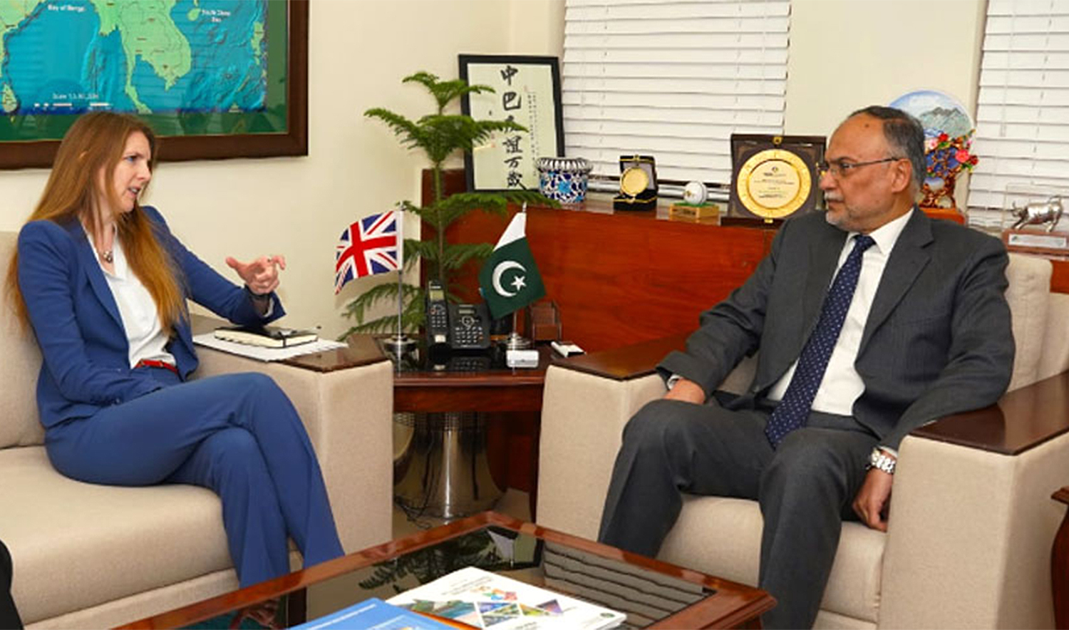 Pakistan's Planning Minister Ahsan Iqbal (right) meets UK's High Commissioner to Pakistan Jane Marriott in Islamabad, Pakistan, on January 18, 2025. (Radio Pakistan)