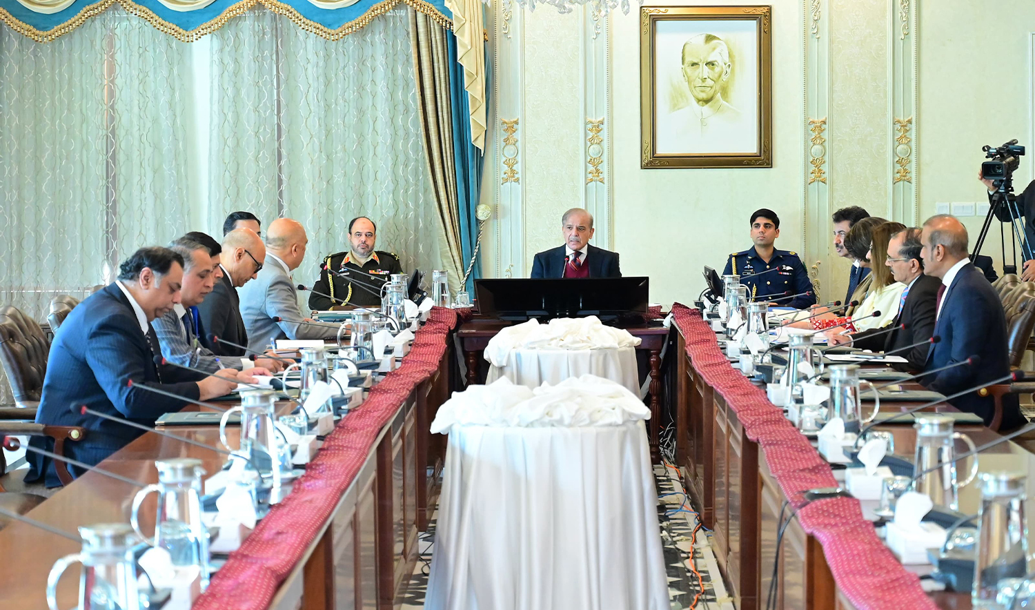 Pakistam Prime Minister Shehbaz Sharif (center) chairs a meeting in Islamabad, Pakistan, on January 20, 2025. (PID)