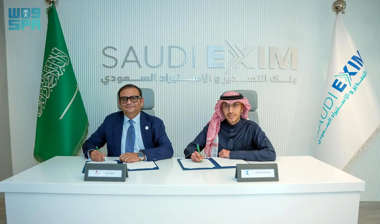 Representatives of Saudi Export-Import Bank and Pakistan’s Bank Alfalah sign an agreement at Saudi EXIM Bank’s headquarters in Riyadh, Saudi Arabia, on January 20, 2025. (SPA)