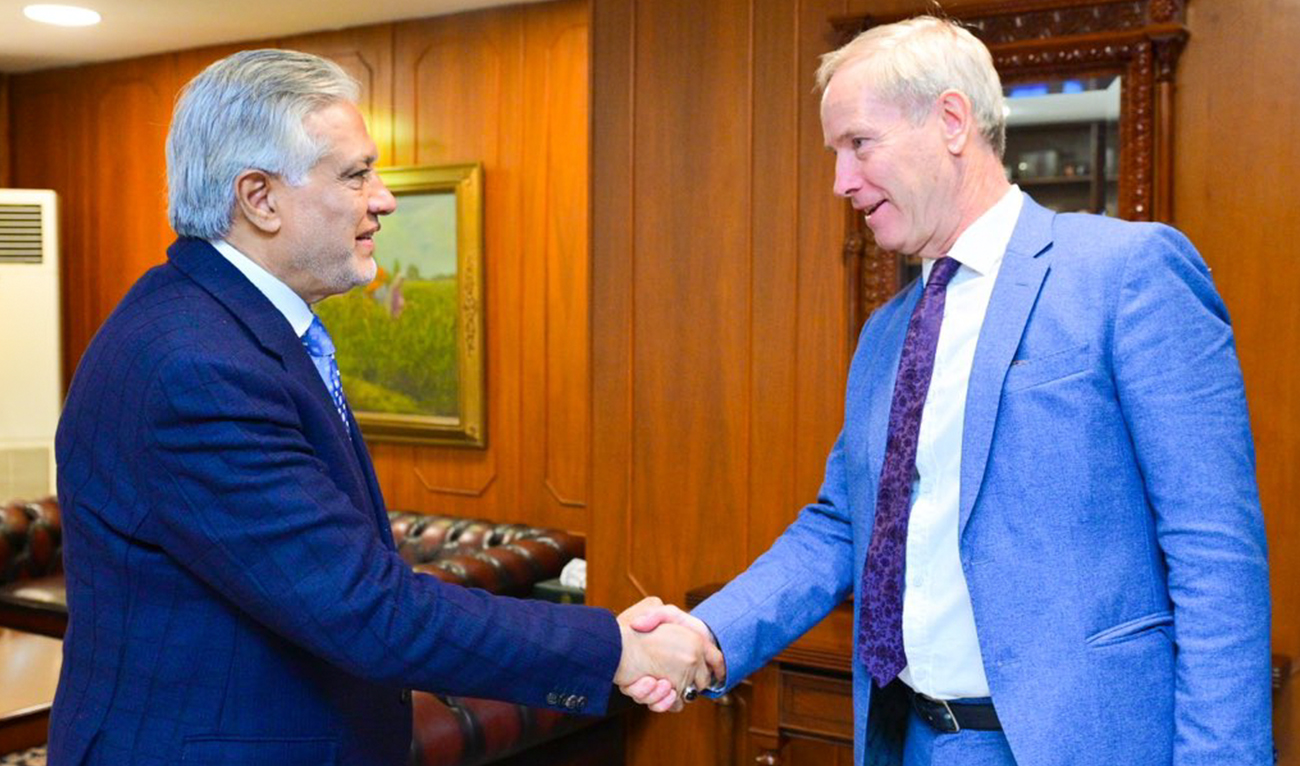 Pakistan Deputy Prime Minister and Foreign Minister Ishaq Dar shakes hands with EU Special Representative for Human Rights Ambassador Olaf Skoog in Islamabad on January 28, 2025. (Photo courtesy: MOFA)