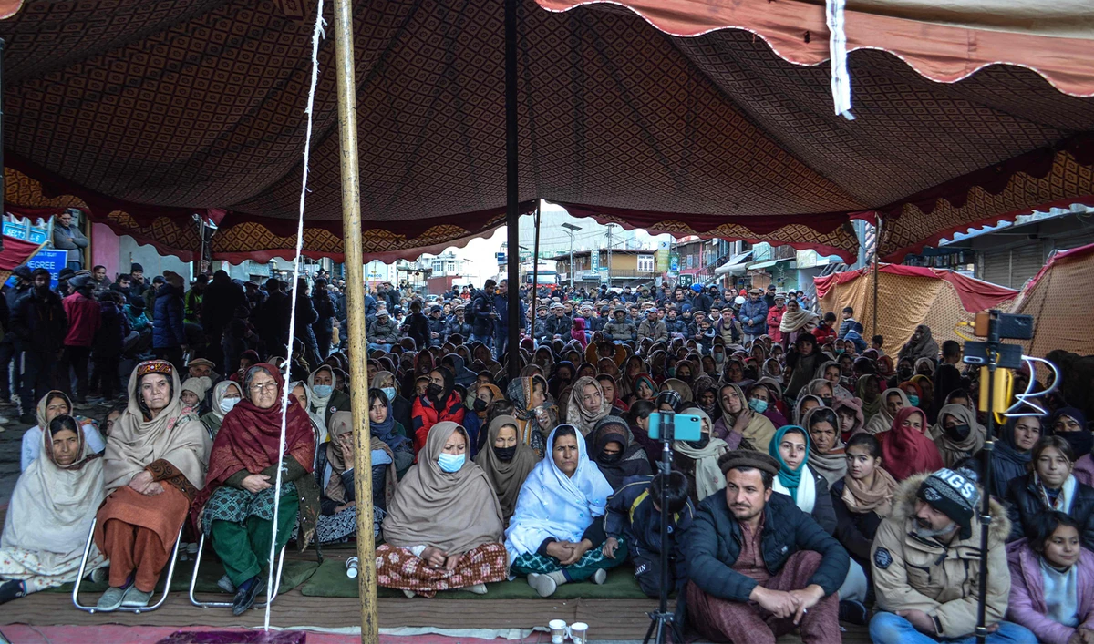 Residents stage a sit-in protest against power outages as they block the Karakoram Highway in Khaplu city, in Pakistan's mountainous Gilgit-Baltistan region, on January 7, 2025. (AFP)