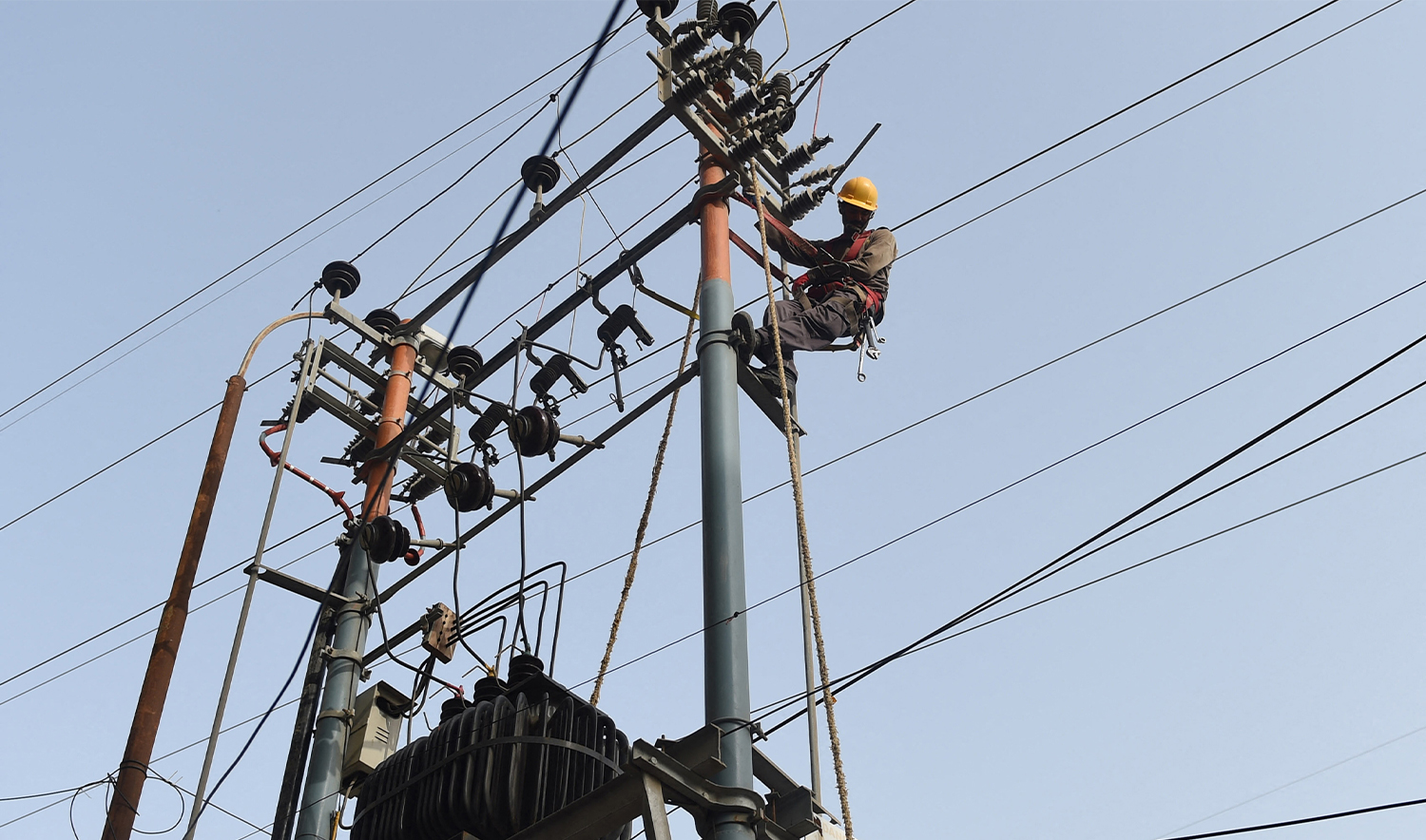 Pakistani technicians of the Karachi Electric Corporation work on a high voltage line in Karachi on August 31, 2016. (AFP/File)