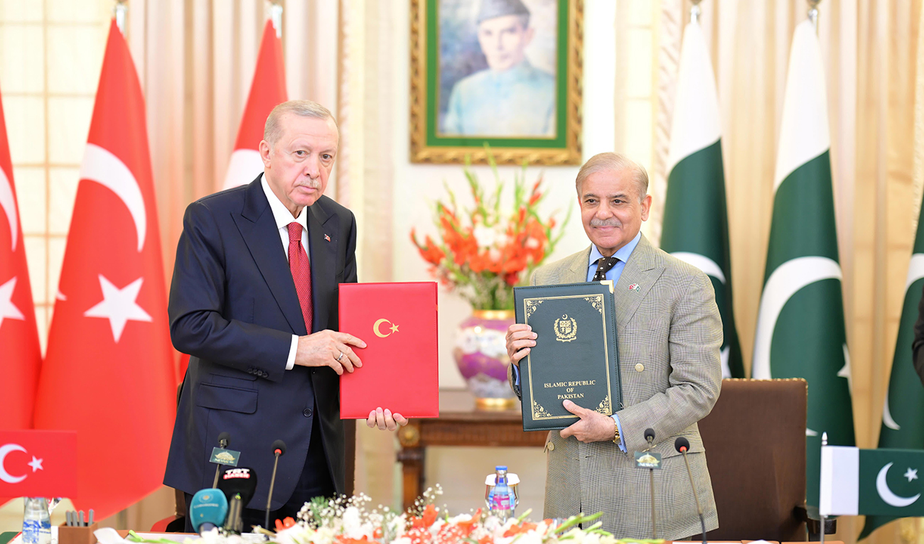 President of Turkiye, Recep Tayyip Erdogan (left) and Prime Minister of Pakistan, Shehbaz Sharif, exchange document of joint declaration of 7th meeting of Turkiye-Pakistan High Level Strategic Cooperation Council on February 13, 2025 in Islamabad, Pakistan. (PMO)