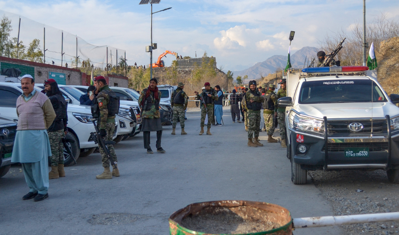 Frontier Constabulary and army personnel gather near the ambushed region in Kurram, northwest Pakistan on January 17, 2025. (AFP/ file)