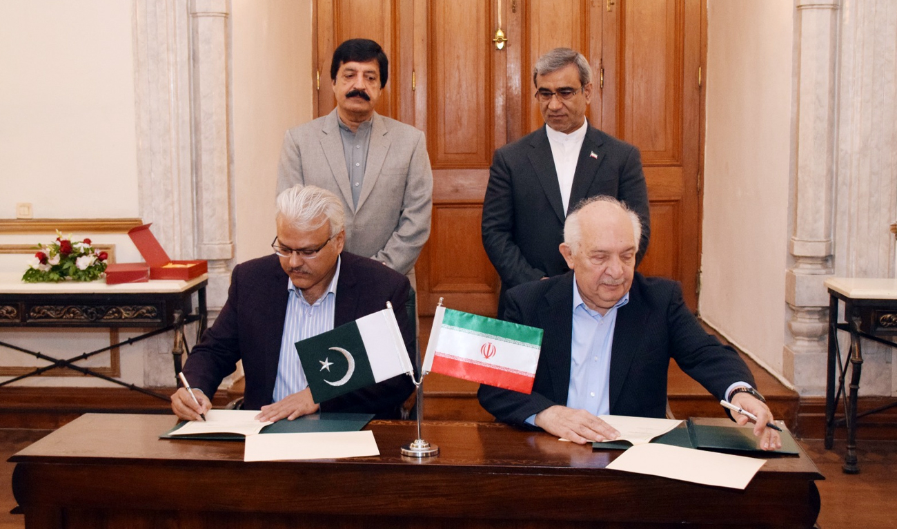 This handout photograph released by the Federation of Pakistan Chambers of Commerce and Industry shows FPCCI Vice President Zaki Aijaz (left), and President Iran’s Mashhad Chamber of Commerce and Industry, Mohammad Reza Tavakkoli Zadeh signing a memorandum of understanding (MoU) at Governer House in Lahore, Pakistan, on February 4, 2025. (FPCCI)