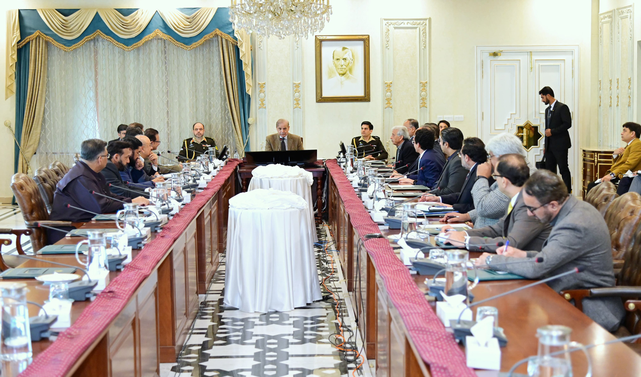 A delegation of leading businessmen of industrialists of Pakistan calls on Prime Minister Shehbaz Sharif on February 28, 2025. (Photo courtesy: PMO)