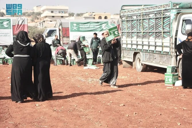 A man carries aid distributed by the King Salman Humanitarian Aid and Relief Center (KSrelief) in Ma’arrat Misrin of Idlib Governorate, Syria, on February 1, 2025. (SPA)
