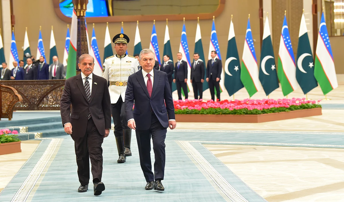Pakistan Prime Minister Shehbaz Sharif (left) and President of Uzbekistan Shavkat Mirziyoyev are pictured at the Congress Centre in Tashkent, Uzbekistan, on February 26, 2025. (PID)