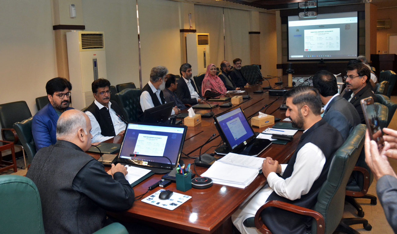 Officials of the Pakistan Airports Authority (PAA) attend the e-Balloting for Hajj 2025 at PAA Headquarters in Karachi, Pakistan, on March 7, 2025. (PAA)