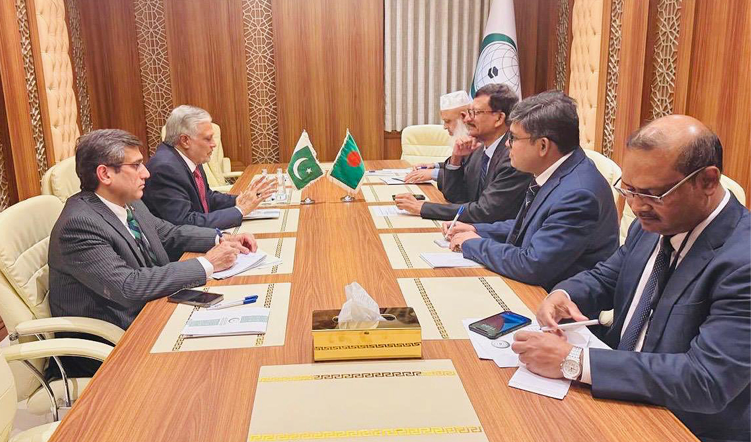 Pakistan Deputy Prime Minister Ishaq Dar (second from left) holds a meeting with Bangladesh’s Adviser for Foreign Affairs Md. Touhid Hossain (third from right) on the sidelines of a special Organization of Islamic Cooperation (OIC) conference on Palestine, in Jeddah, Saudi Arabia, on March 8, 2025. (Foreign Office of Pakistan)