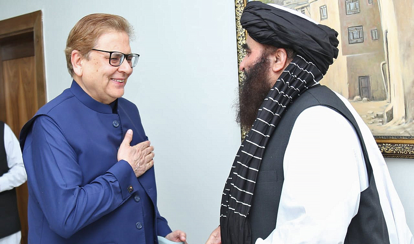 Pakistan’s special envoy Muhammad Sadiq Khan (left) meets Afghanistan’s acting foreign minister Amir Khan Muttaqi in Kabul on March 22, 2025. (AmbassadorSadiq/X)