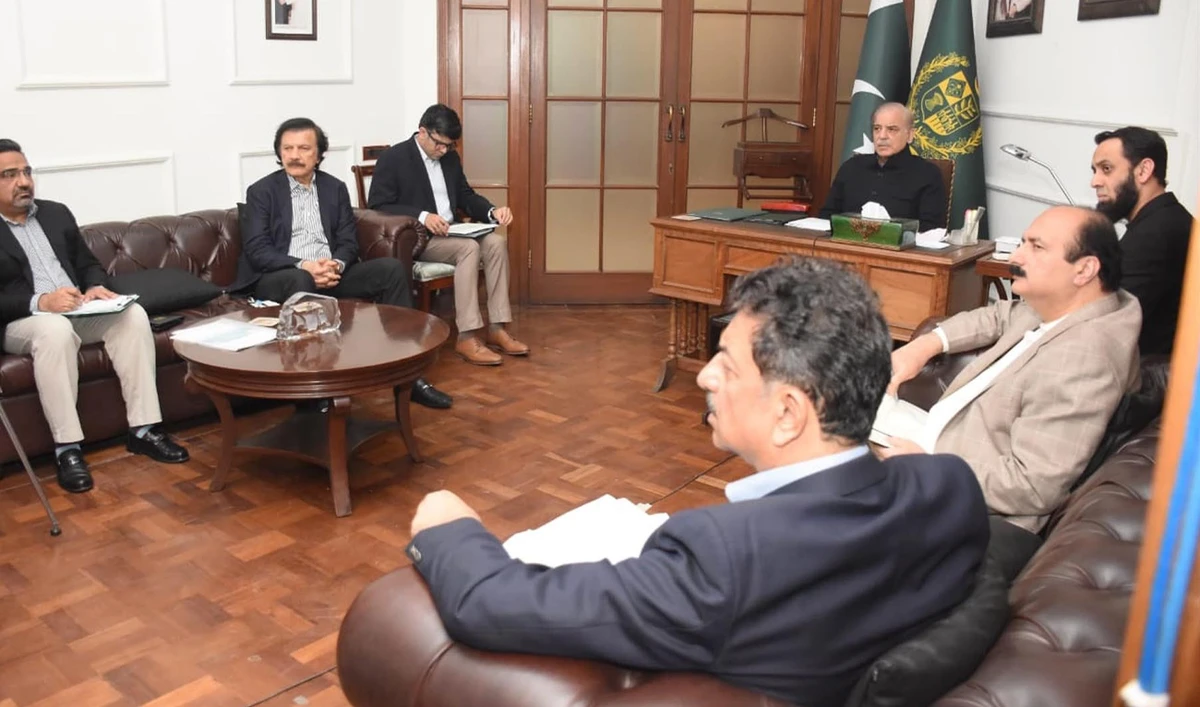 Prime Minister Muhammad Shehbaz Sharif chairs a meeting with regard to the training of Pakistani youth by Huawei Technologies, in Lahore on 9 March 2025. (PID)