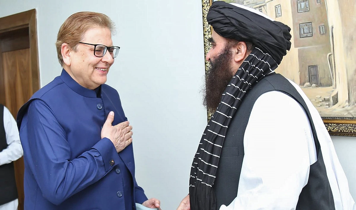Pakistan’s special envoy Muhammad Sadiq Khan (left) meets Afghanistan’s acting foreign minister Amir Khan Muttaqi in Kabul on March 22, 2025. (AmbassadorSadiq/X)