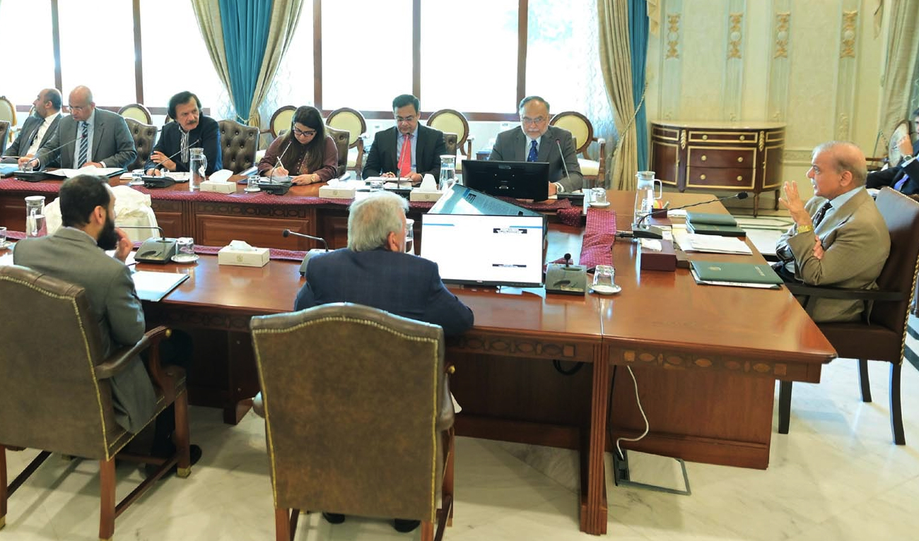 Prime Minister Shehbaz Sharif (right) chairs a meeting to review the execution of the Ramadan Relief Package 2025, in Islamabad, Pakistan, on April 4, 2025. (PID)
