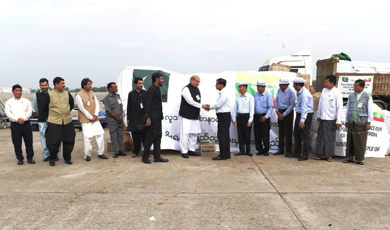 Officials hand over Pakistan’s second consignment to Myanmar authorities at Yangon International Airport, in Yangon, Myanmar, on April 6, 2025. (PID)