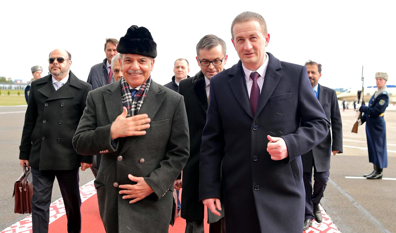 Pakistan’s Prime Minister Shehbaz Sharif is being received by Belarus Prime Minister Alexander Turchin (right) as he arrives at Minsk’s International Airport on April 10, 2025. (PID)