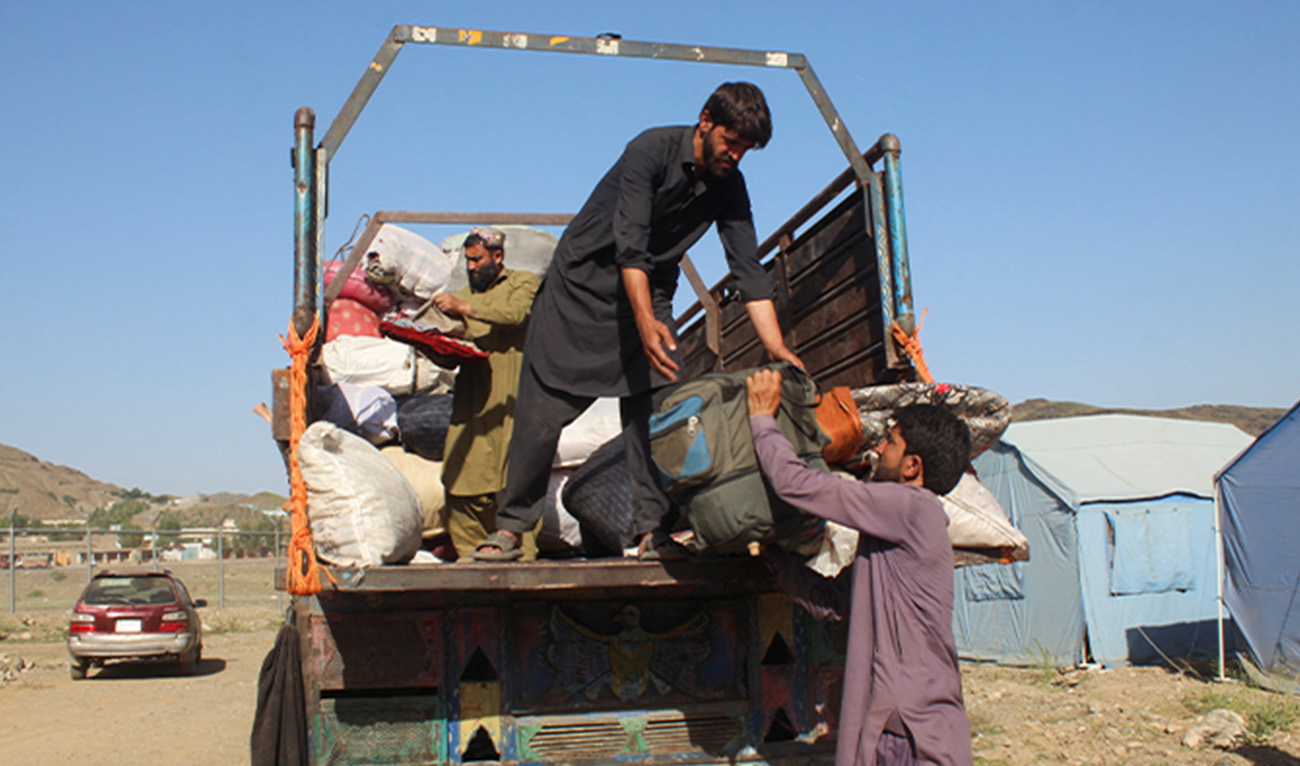 Afghan brothers, Mir Ali and Asal Mir, who were expelled from Pakistan, unload their belongings from a truck upon their arrival at the Omari refugee camp, in Mohmand Dara, Torkham border, Nangarhar province Afghanistan, April 15, 2025. (Reuters)