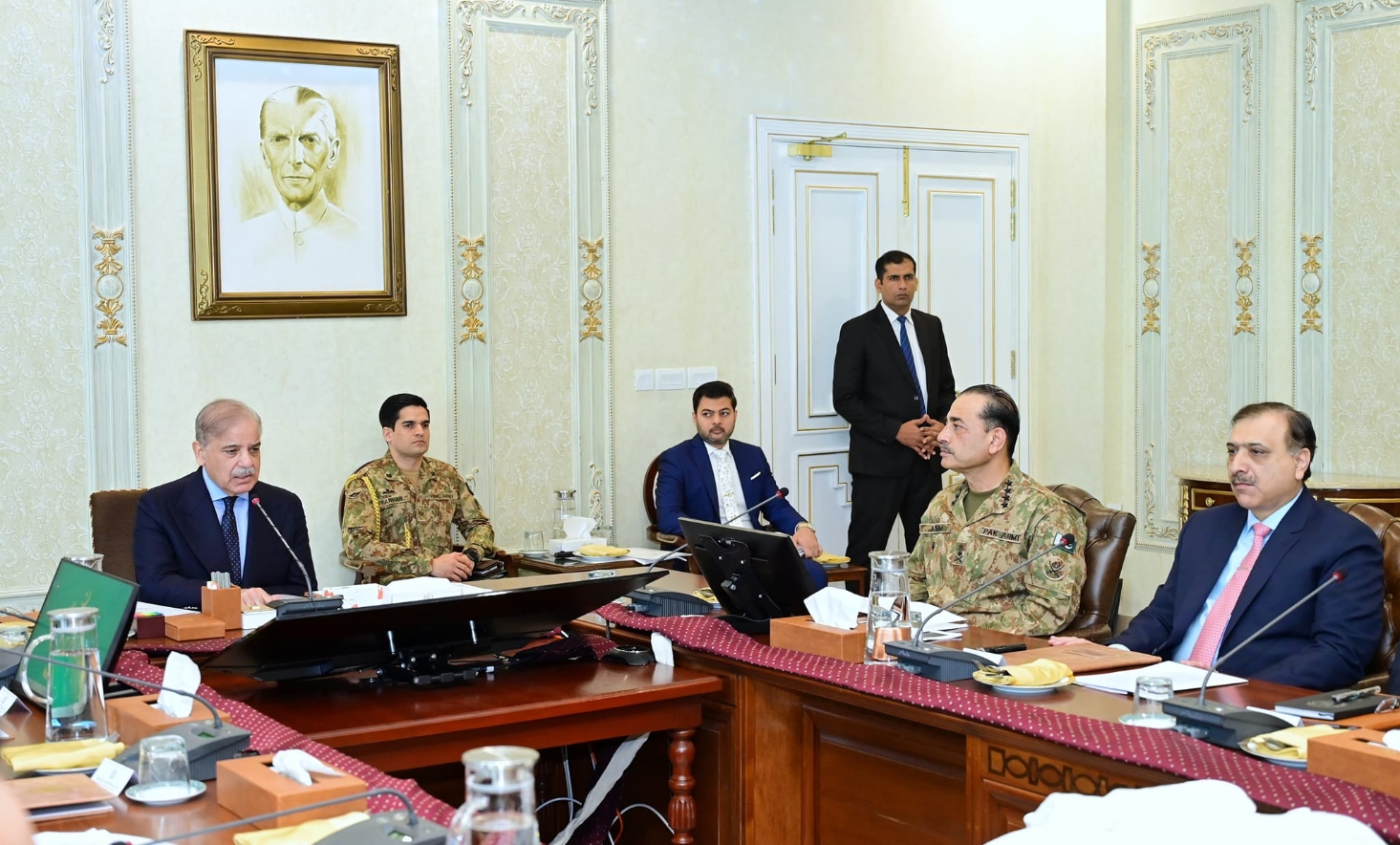 Pakistan Prime Minister Shehbaz Sharif (left) chairs a meeting in Islamabad, Pakistan, on November 19, 2024. (PID/File)