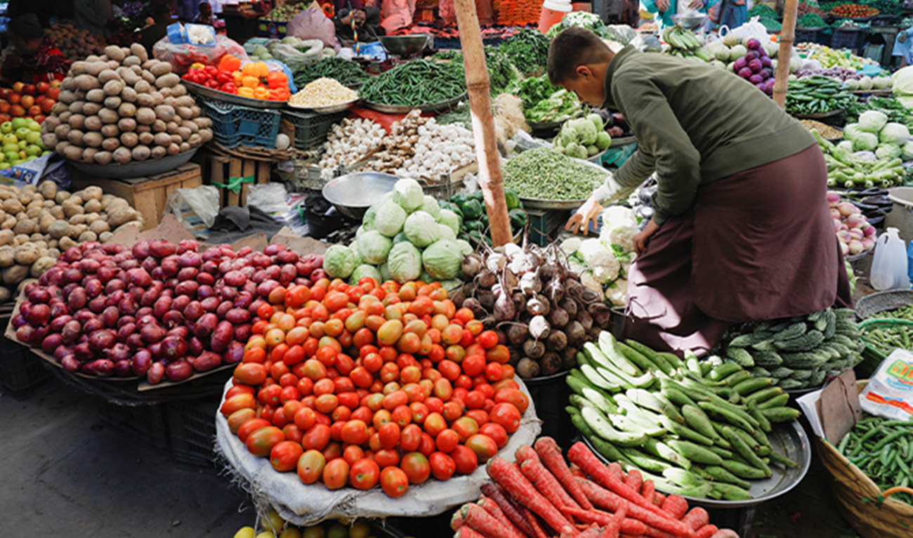 A boy buys vegetables from a makeshift stall at a market in Karachi, Pakistan February 1, 2023. (Reuters/File)