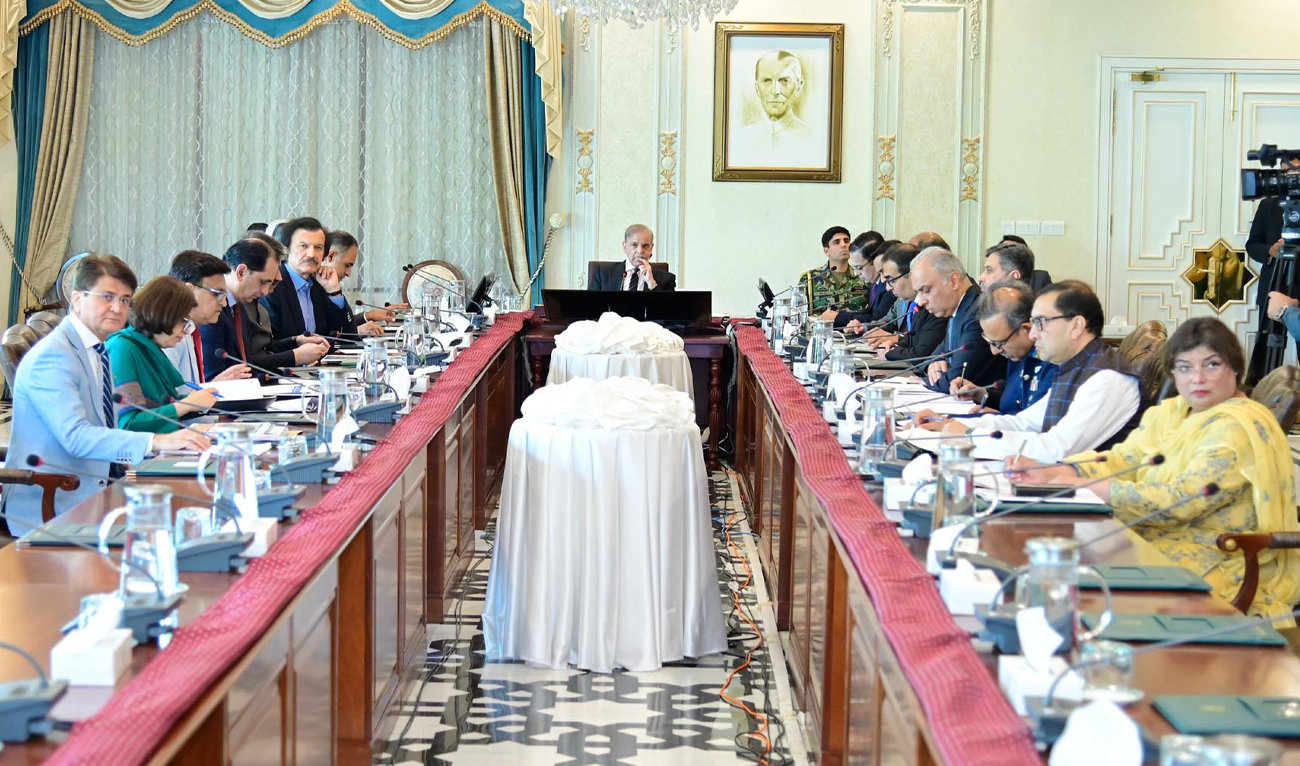 Prime Minister Shehbaz Sharif chairs a meeting in Islamabad, Pakistan, on April 25, 2025. (PID/File)