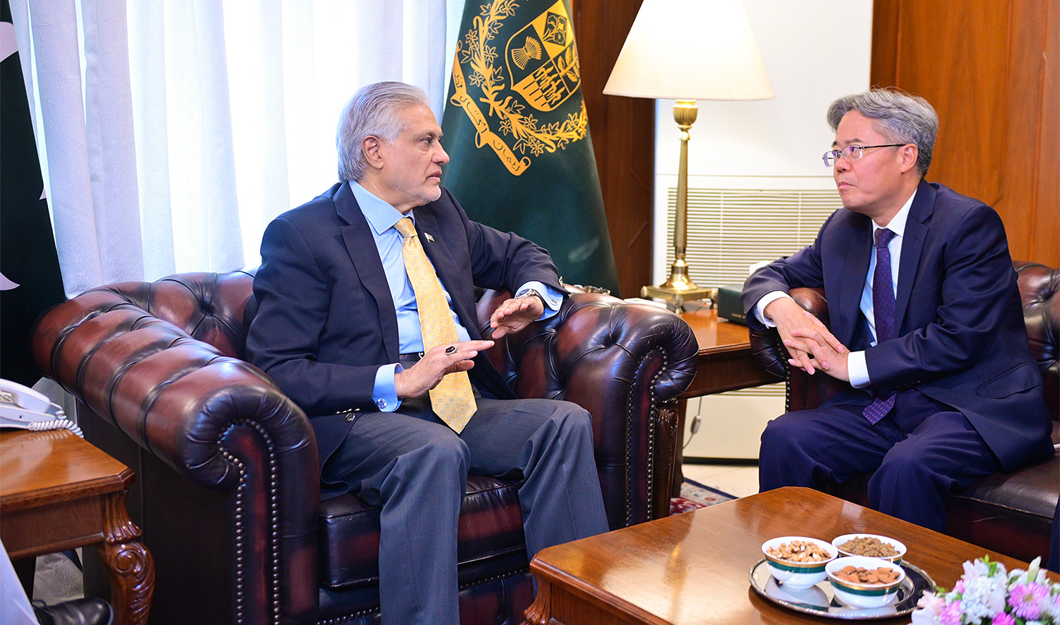 Pakistan’s Deputy Prime Minister and Foreign Minister Ishaq Dar (left) meets Chinese Ambassador Jiang Zaidong in Islamabad, Pakistan, on April 26, 2025. (Ministry of Foreign Affairs)