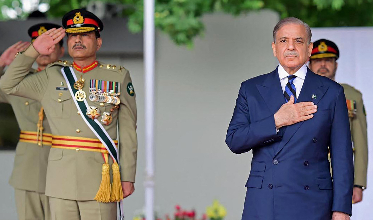 In this handout photograph taken and released by Pakistan's Prime Minister Office on April 26, 2025, Pakistan's Prime Minister Shehbaz Sharif (R) and country's army chief General Asim Munir review a passing out parade at the Pakistan Military Academy (PMA) Kakul, in Abbottabad. (AFP/ File)